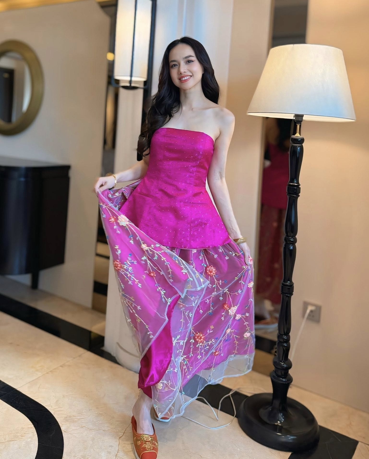 Đinh Ngọc Diệp: Từng là Hoa khôi Tây Đô, giờ viên mãn bên đạo diễn trăm tỷ - 5 Đinh Ngọc Diệp: Từng là Hoa khôi Tây Đô, giờ viên mãn bên đạo diễn trăm tỷ - 5