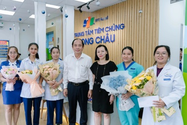 Trung tâm tiêm chủng kịp thời sơ cứu cho cụ ông bị đột quỵ