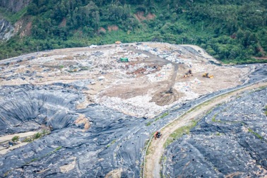 Khu dân cư ở "thành phố đáng sống" ám mùi rác suốt một tháng