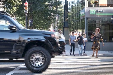 Nhiều khuyến cáo không dùng xe SUV cỡ lớn ở đô thị