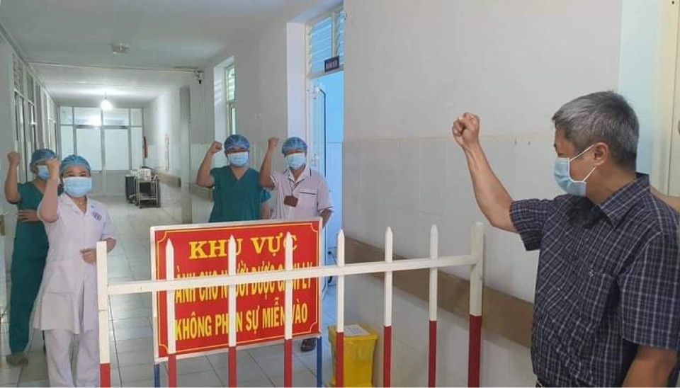 Hơn 20 ngày của Thứ trưởng Nguyễn Trường Sơn ở tâm dịch Covid-19 Đà Nẵng - 8 Hơn 20 ngày của Thứ trưởng Nguyễn Trường Sơn ở tâm dịch Covid-19 Đà Nẵng - 8