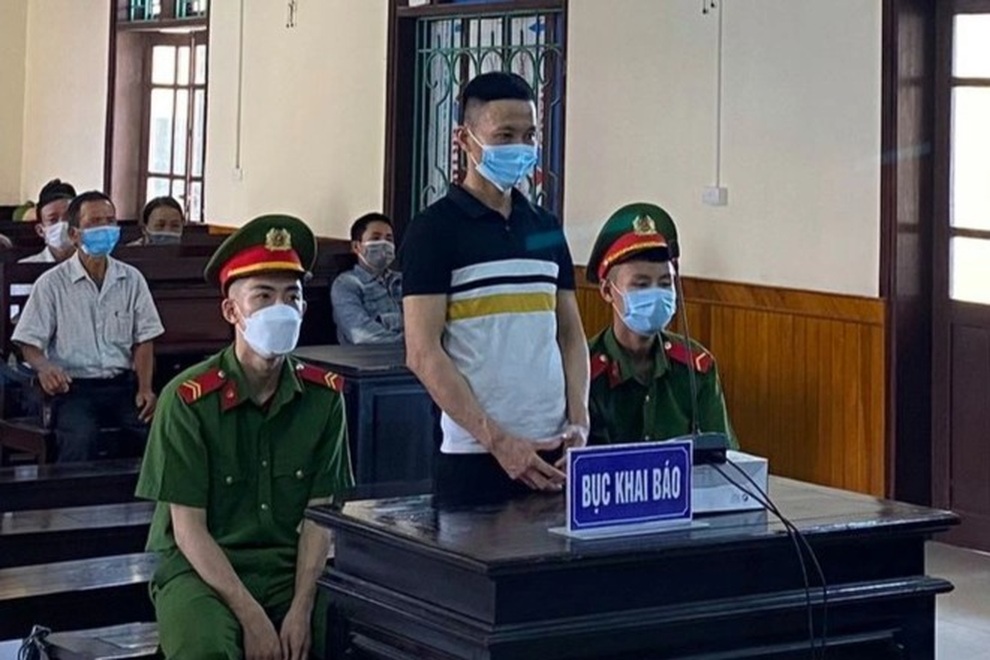Bé gái hơn 6 tuổi bị bạn nhậu của bố cưỡng bức - 1 Bé gái hơn 6 tuổi bị bạn nhậu của bố cưỡng bức - 1