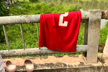 Tắm sông cùng nhóm bạn, bé trai 13 tuổi đuối nước tử vong