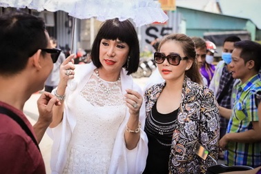 Long Nhật “đọ sắc” với Phi Nhung