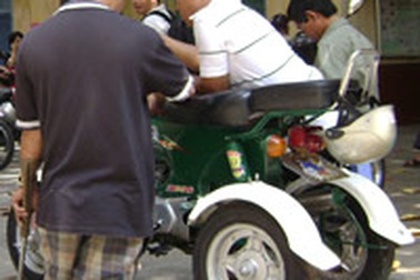 TPHCM: Siết chặt quản lý xe tự chế, xe hàng rong trong nội thành