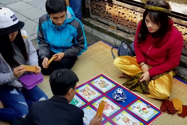 Trò chơi cung đình Huế xưa hút du khách sáng đầu năm mới Bính Thân