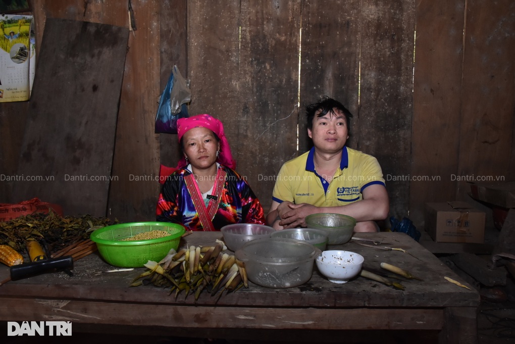Thương cảnh vợ chăm chồng liệt và mù, nuôi 4 con thơ trong khốn khó - 4 Thương cảnh vợ chăm chồng liệt và mù, nuôi 4 con thơ trong khốn khó - 4