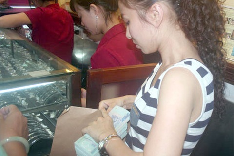 Hiệu vàng... hết tiền vì lực bán tăng vọt