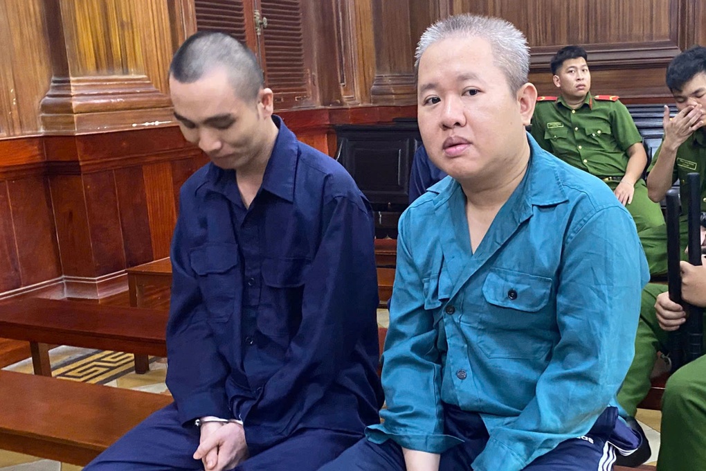 Thủ đoạn né công an của quản lý nhà hàng cho nhân viên bán dâm - 1 Thủ đoạn né công an của quản lý nhà hàng cho nhân viên bán dâm - 1
