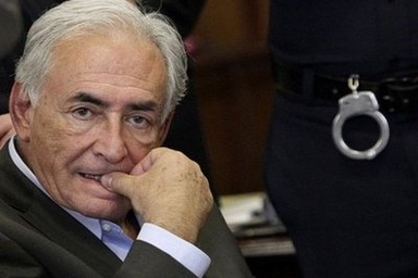 Cựu giám đốc IMF “tán tỉnh tiếp viên và nhân viên khách sạn”