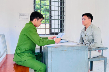 Mua 16 cây thuốc lá điện tử chứa ma túy trên mạng về bán kiếm lời