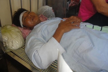 Một công an viên bị nhóm thanh niên lạ mặt chém nhập viện