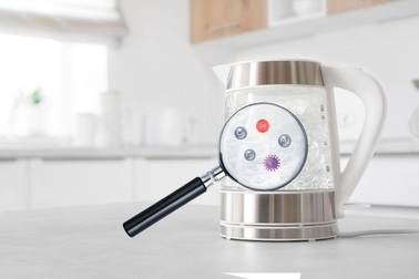 Cảnh báo từ chuyên gia y tế về chất lượng nước ăn uống hàng ngày