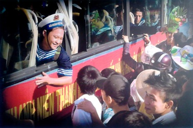 Mặn mà tình cảm của người thành phố gửi quân dân biển đảo 