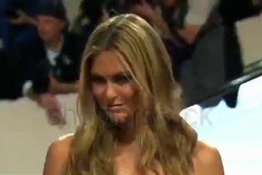 Bar Refaeli xinh đẹp trên thảm đỏ