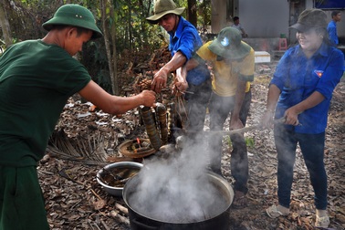 Cùng các anh đón Tết