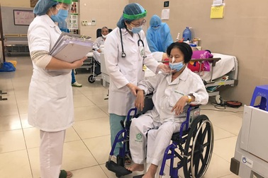 Bộ Y tế yêu cầu không để nhân viên y tế mang thai chống dịch Covid-19