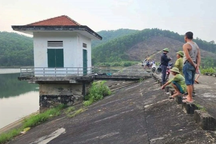 Nam sinh lớp 8 tử vong sau khi tắm ở đập Cây Trường