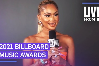 Saweetie diện váy gợi cảm