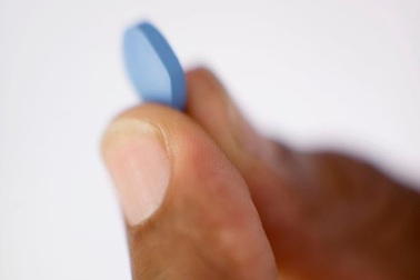 Ireland: Nam giới trong làng "lên không xuống" vì hít phải khói từ nhà máy sản xuất Viagra