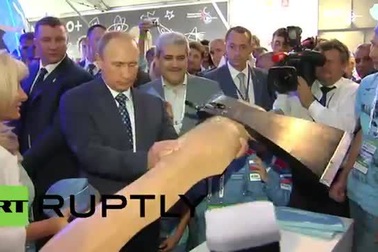 Tổng thống Putin ấn tượng với "chiếc rìu bay" tại triển lãm MAKS-2015
