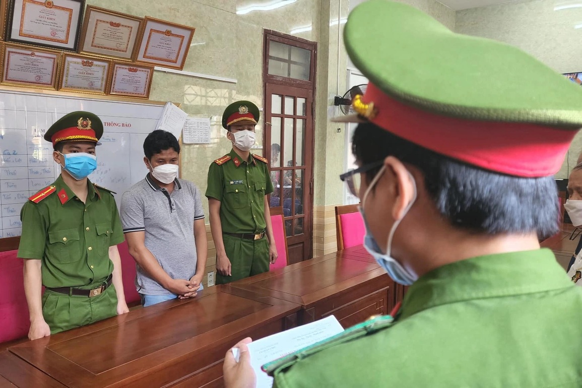 Khởi tố tài xế dính ma túy đâm xe vào tiệm bánh mì làm 5 người bị thương - 1 Khởi tố tài xế dính ma túy đâm xe vào tiệm bánh mì làm 5 người bị thương - 1