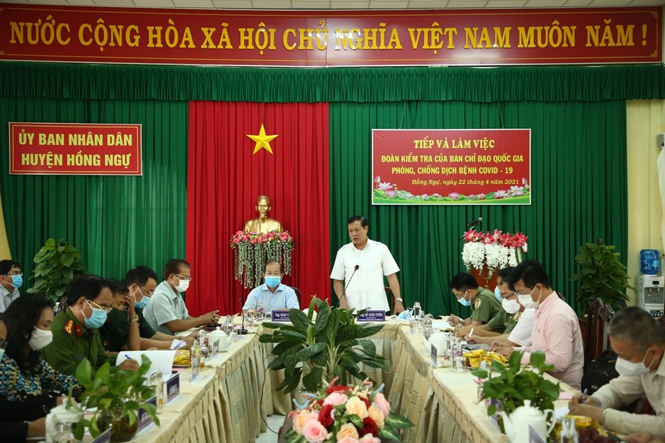 Hàng trăm người xuất, nhập cảnh trái phép... bị phạt hơn 1,3 tỷ đồng - 2 Hàng trăm người xuất, nhập cảnh trái phép... bị phạt hơn 1,3 tỷ đồng - 2