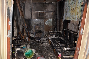 "Nhà cháy hết rồi, còn mỗi quyển sổ hộ khẩu thôi!"