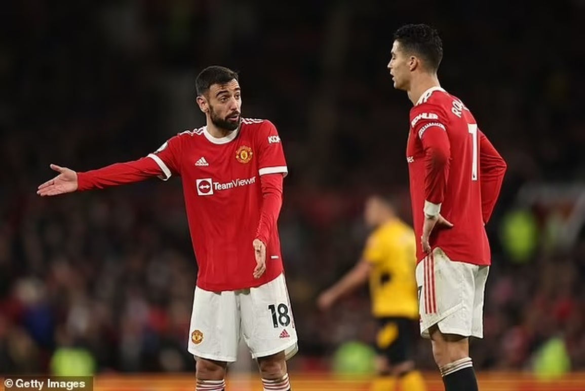 Huyền thoại Man Utd đòi đuổi thẳng cổ các cầu thủ làm loạn phòng thay đồ - 2 Huyền thoại Man Utd đòi đuổi thẳng cổ các cầu thủ làm loạn phòng thay đồ - 2