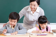 Những giáo viên hoán đổi tên họ để “bám” nghề