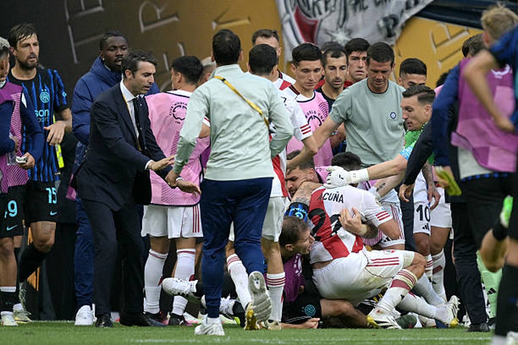 Inter Milan giành ngôi đầu, ông lớn Argentina bị loại trong nỗi xấu hổ - 2 Inter Milan giành ngôi đầu, ông lớn Argentina bị loại trong nỗi xấu hổ - 2