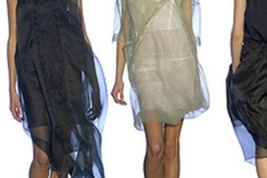 Calvin Klein: Giọt sương mong manh