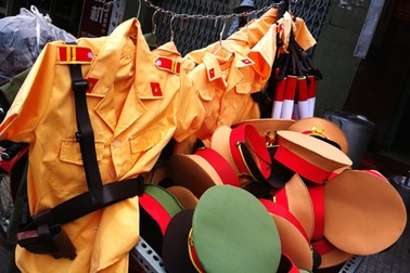 “Hốt bạc” nhờ “quân trang nhí”