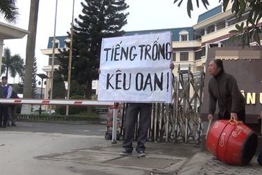 Bức xúc vì chế độ đền bù, công dân phường Nhật Tân “đánh trống” kêu oan