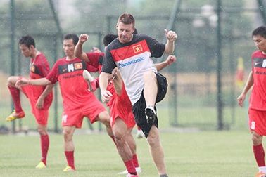 Bóng đá Việt Nam: Chẳng lẽ ai làm HLV cũng được?