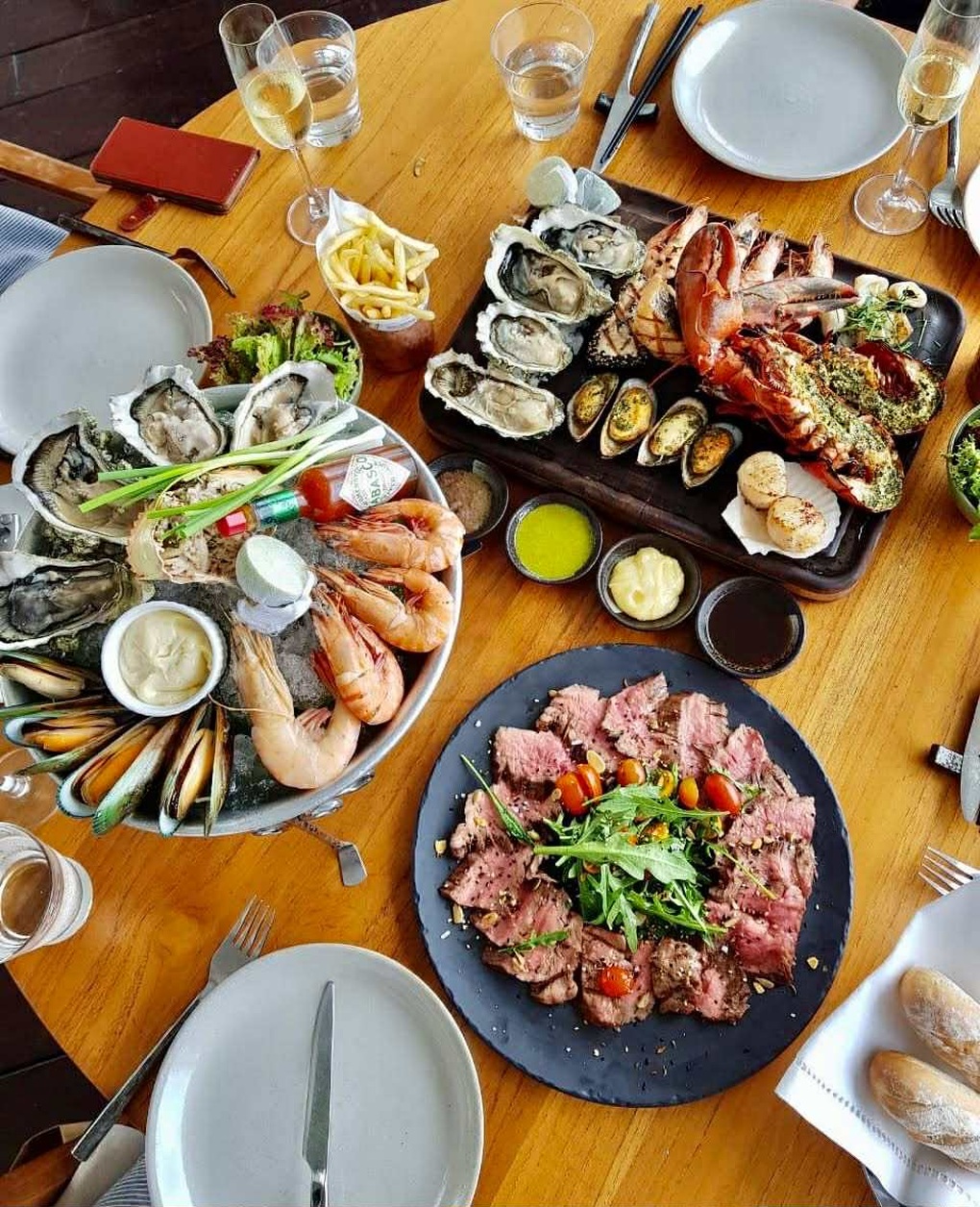 Top 5 Saigon riverside restaurants attract customers thanks to beautiful scenery and delicious food - 2 Top 5 nhà hàng ven sông Sài Gòn hút khách nhờ cảnh đẹp, món ngon - 2