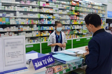 Cúm A bùng nổ: "Cắn răng" chi cả tháng lương mua Tamiflu vì giá tăng vọt