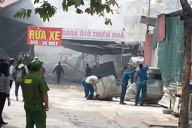 Hà Nội: Cháy gara ô tô trong ngày giỗ Tổ