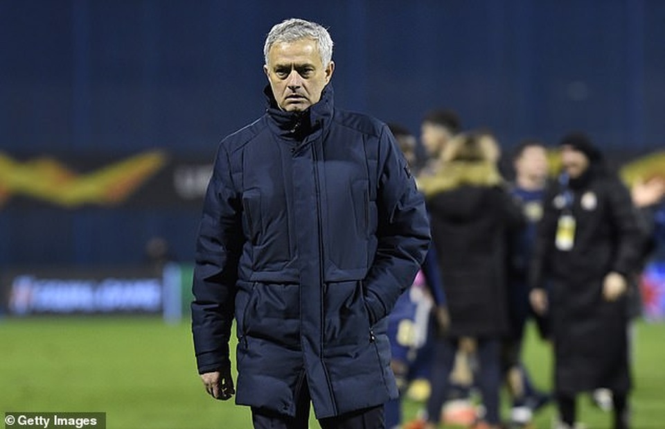 Tottenham bị loại sốc ở Europa League: Mourinho đáng thương hay đáng trách? - 2 Tottenham bị loại sốc ở Europa League: Mourinho đáng thương hay đáng trách? - 2