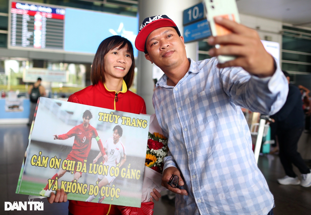 Tiền vệ Thùy Trang xác nhận được đội bóng Bồ Đào Nha mời thi đấu - 1 Tiền vệ Thùy Trang xác nhận được đội bóng Bồ Đào Nha mời thi đấu - 1