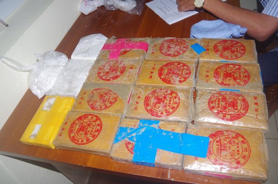 Thêm 21 gói nghi ma túy trôi dạt vào bờ biển Thừa Thiên Huế - 4 Thêm 21 gói nghi ma túy trôi dạt vào bờ biển Thừa Thiên Huế - 4