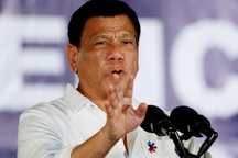 Tổng thống Philippines tuyên bố “cự tuyệt” vũ khí Mỹ