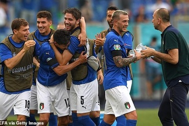 Đội tuyển Italia mạnh khủng khiếp: Khi "vòng kim cô" đã tháo xuống…