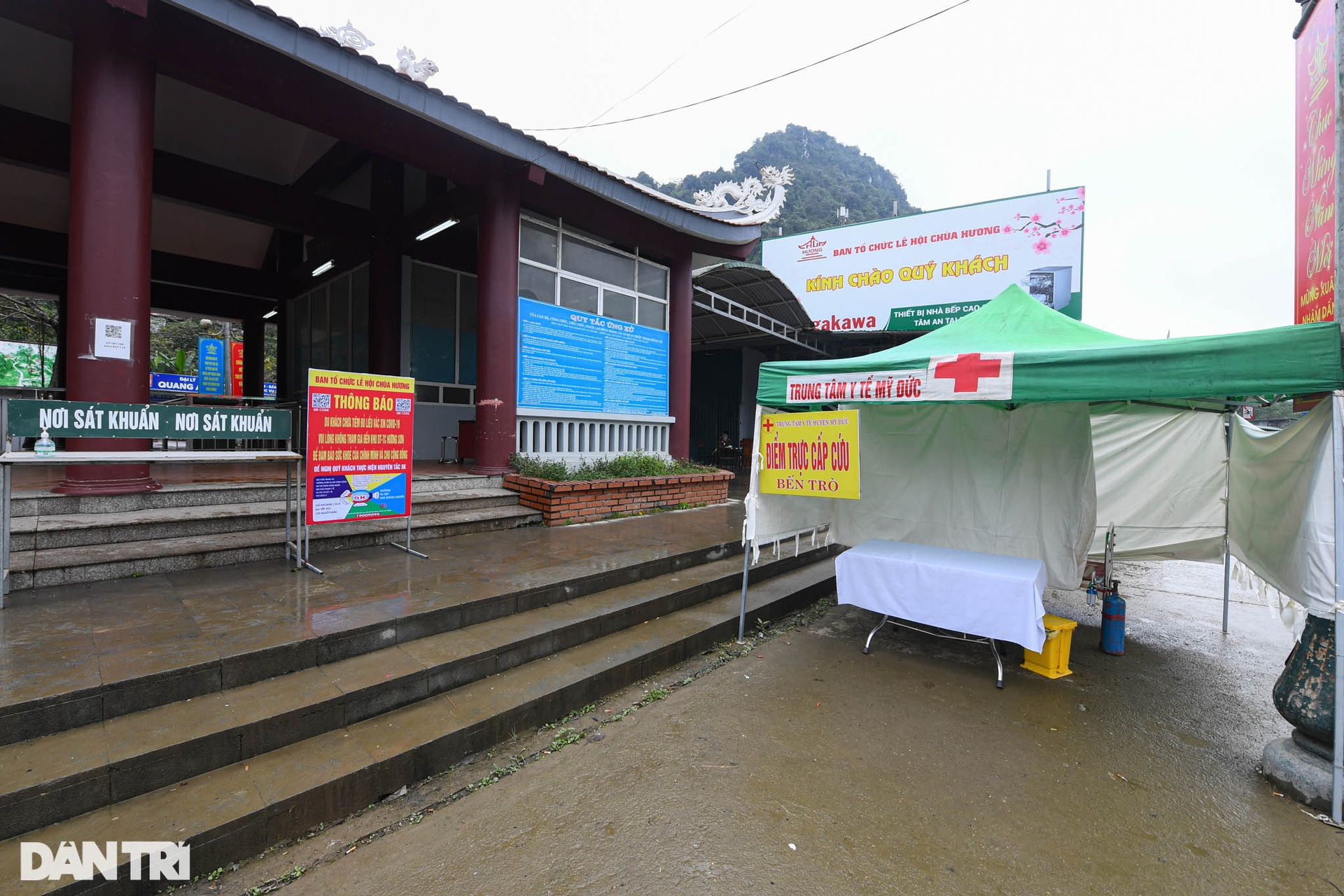 Hàng nghìn du khách trẩy hội chùa Hương trong ngày mở cửa thí điểm - 12 Hàng nghìn du khách trẩy hội chùa Hương trong ngày mở cửa thí điểm - 12