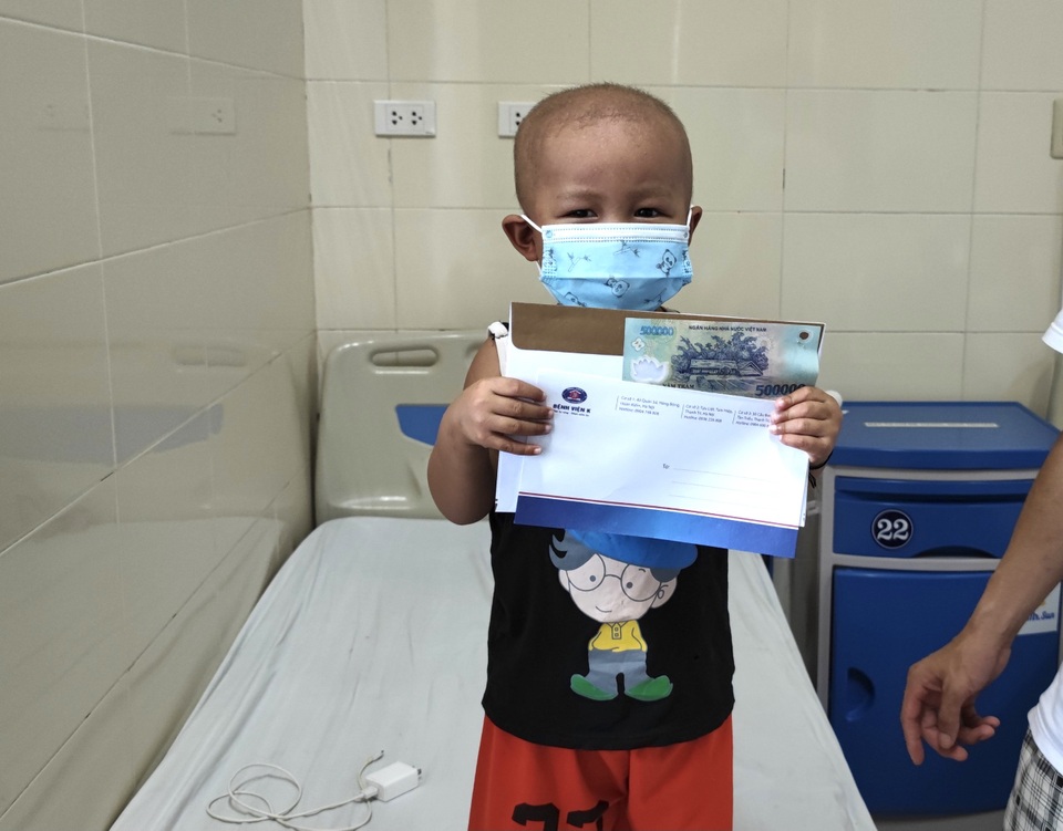 Tết thiếu nhi đặc biệt của 20 em nhỏ trong tâm dịch Bệnh viện K - 2