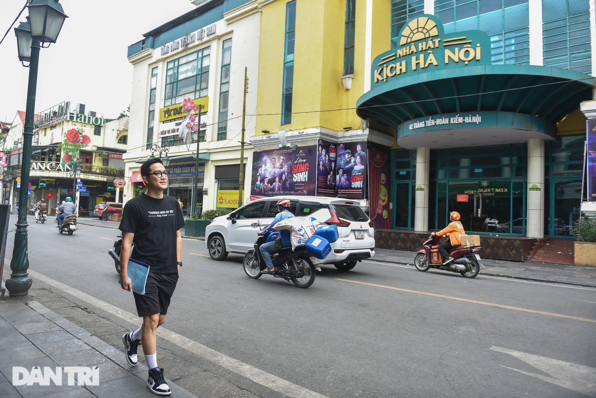 Một ngày chạy show từ 4h30 sáng của diễn viên Chí Nhân - 11 Một ngày chạy show từ 4h30 sáng của diễn viên Chí Nhân - 11
