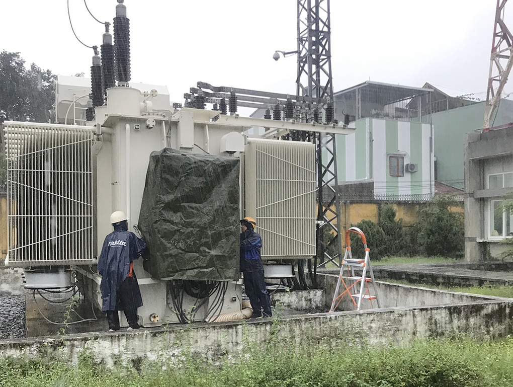 Hệ thống truyền tải điện TP Đà Nẵng vận hành an toàn dù mưa lớn kéo dài - 1 Hệ thống truyền tải điện TP Đà Nẵng vận hành an toàn dù mưa lớn kéo dài - 1