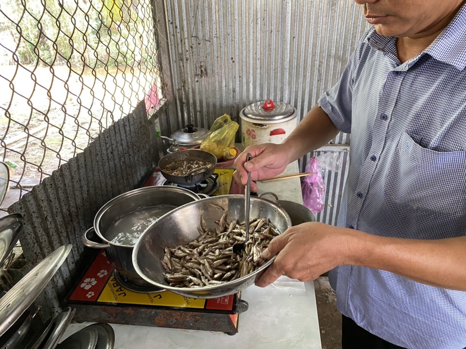Lẩu cá linh.jpg Lẩu cá linh.jpg