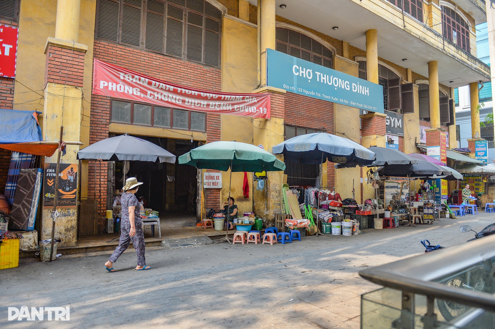 Chợ truyền thống Hà Nội đìu hiu, tiểu thương bật nhạc nhảy, ngủ xuyên trưa - 16 Chợ truyền thống Hà Nội đìu hiu, tiểu thương bật nhạc nhảy, ngủ xuyên trưa - 16