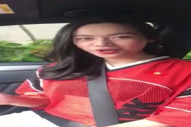 Trương Kiều Diễm hát tặng đội U23 Việt Nam.